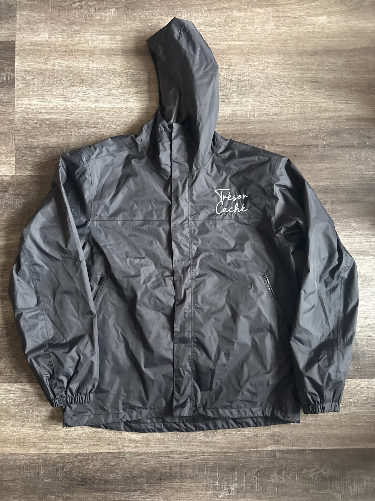 Trésor Caché windbreaker suit